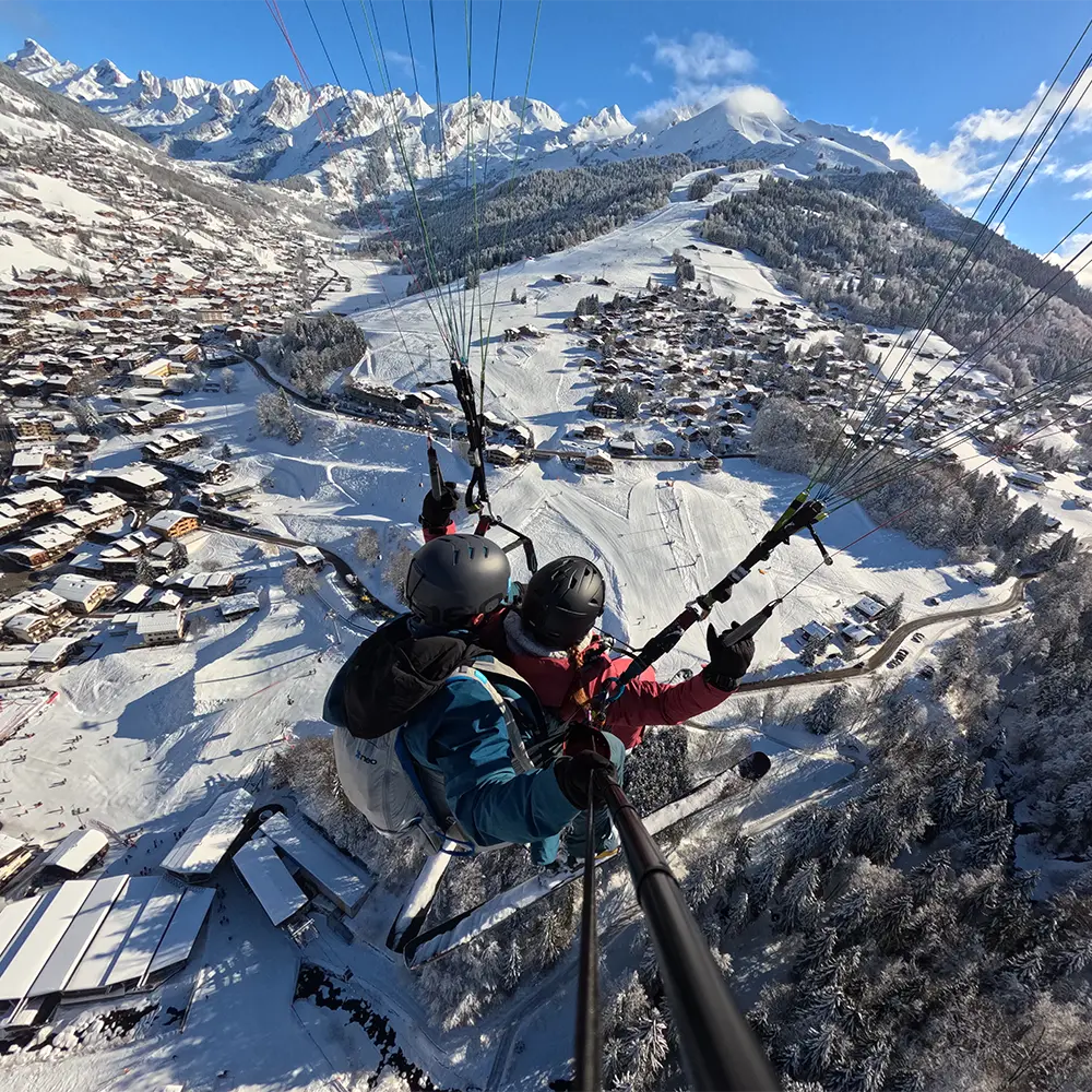vol parapente avec vue sur les Aravis