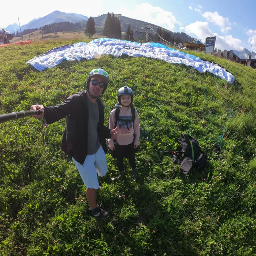 Selfie au décollage du crêt du merle à la Clusaz avant le vol en parapente