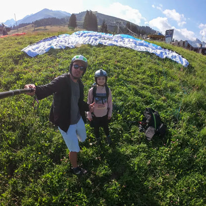 Selfie au décollage du crêt du merle à la Clusaz avant le vol en parapente
