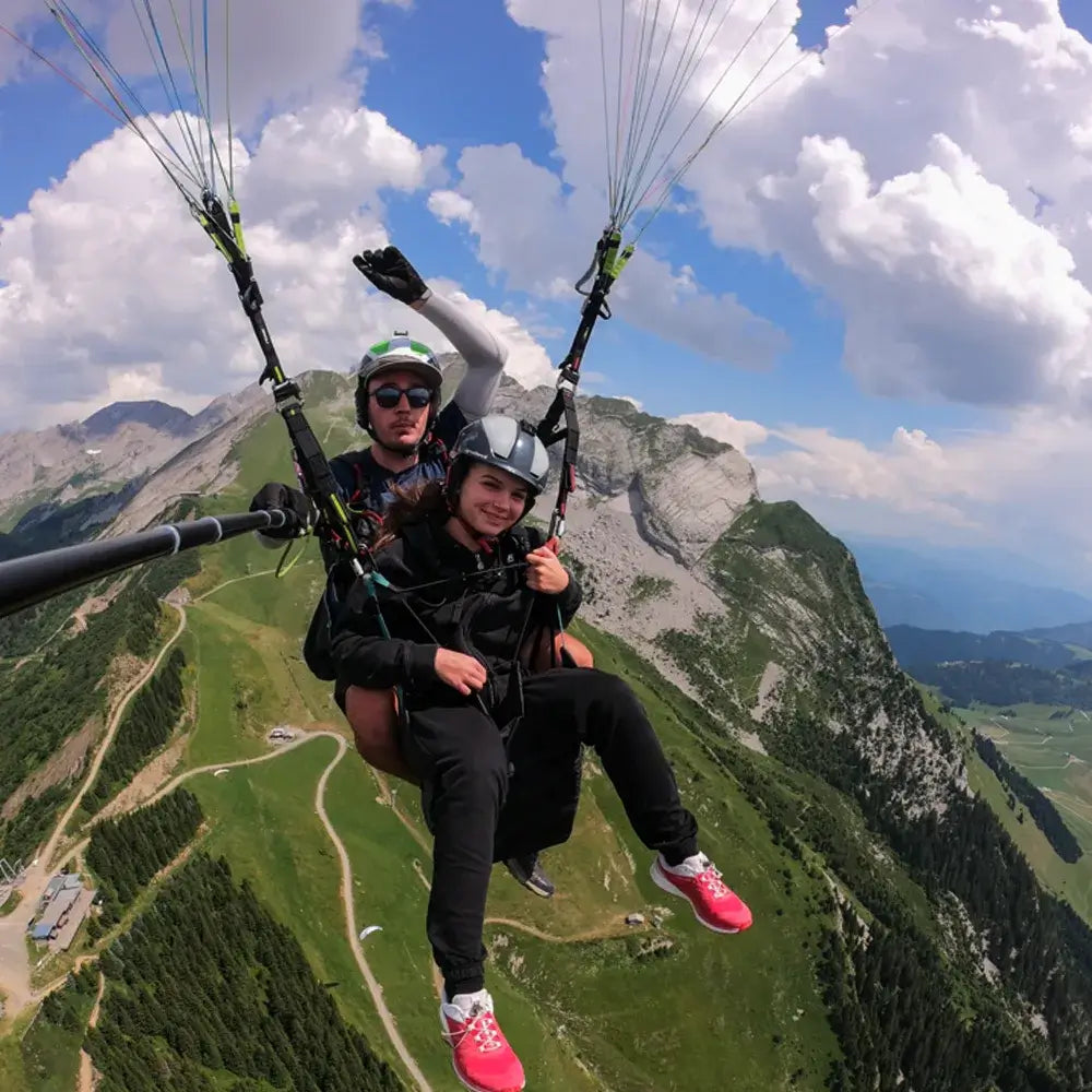 Selfie en vol de parapente à la Clusaz 