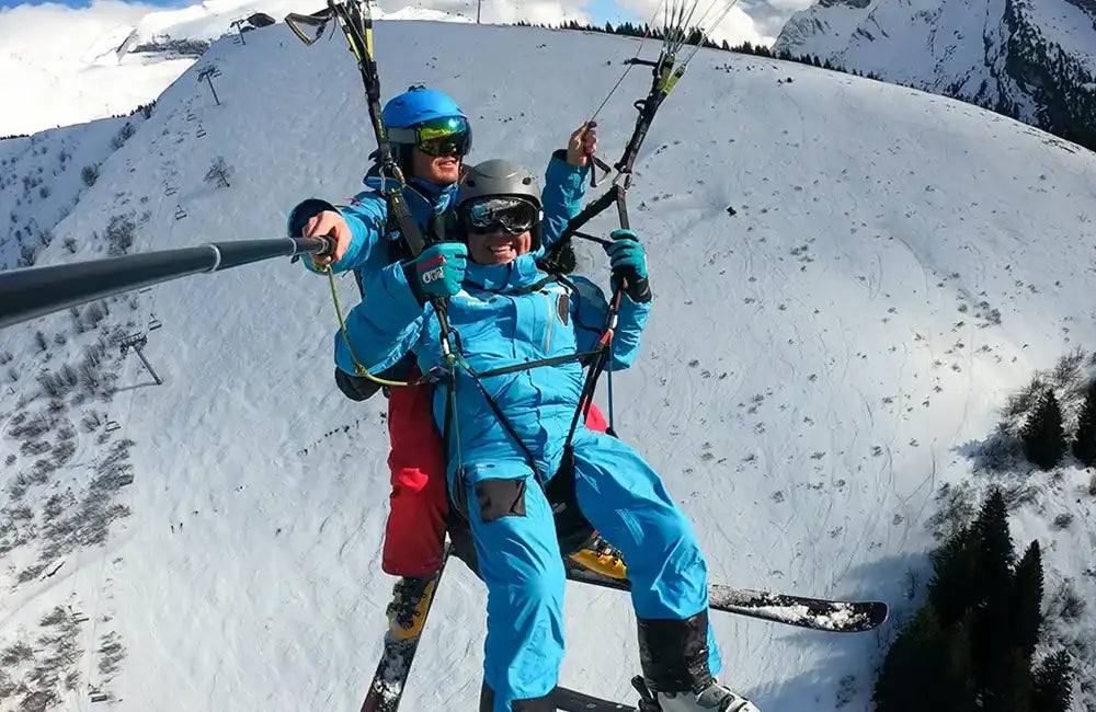 Selfie après le décollage en parapente à la Clusaz depuis le Crêt du loup