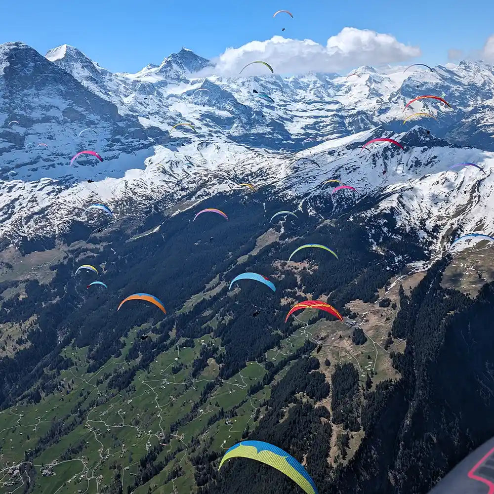 Compétition de parapente pour le moniteur de parapente de la Clusaz