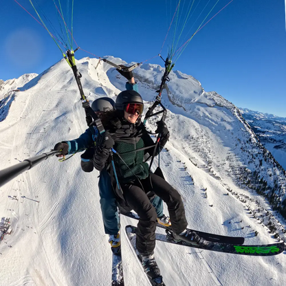 Vol en parapente à La Clusaz : Une aventure aérienne avec Ailes des Aravis.