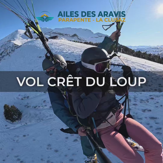 Vol en parapente depuis le crêt du loup à La Clusaz en Hiver