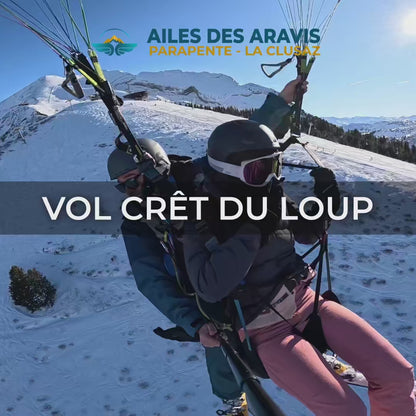 Vol en parapente depuis le crêt du loup à La Clusaz en Hiver