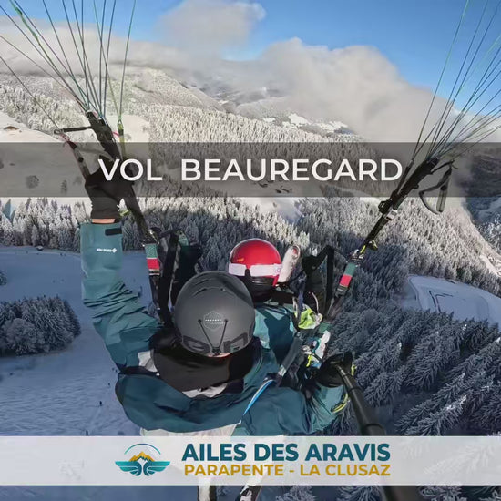 Vol en parapente depuis Beauregard et atterrissage à La Clusaz