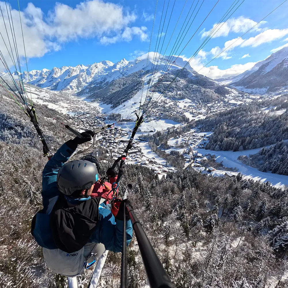 parapente la clusaz en hiver